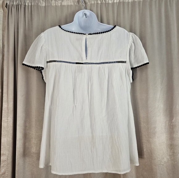 NWT Crown & Ivy white embroidered floral blouse top Womens Medium - Picture 4 of 8